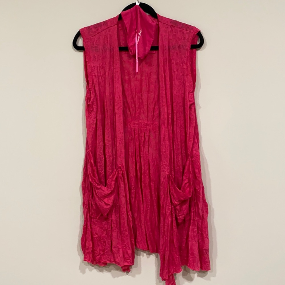 Pleats Collection Swing Style Vest.